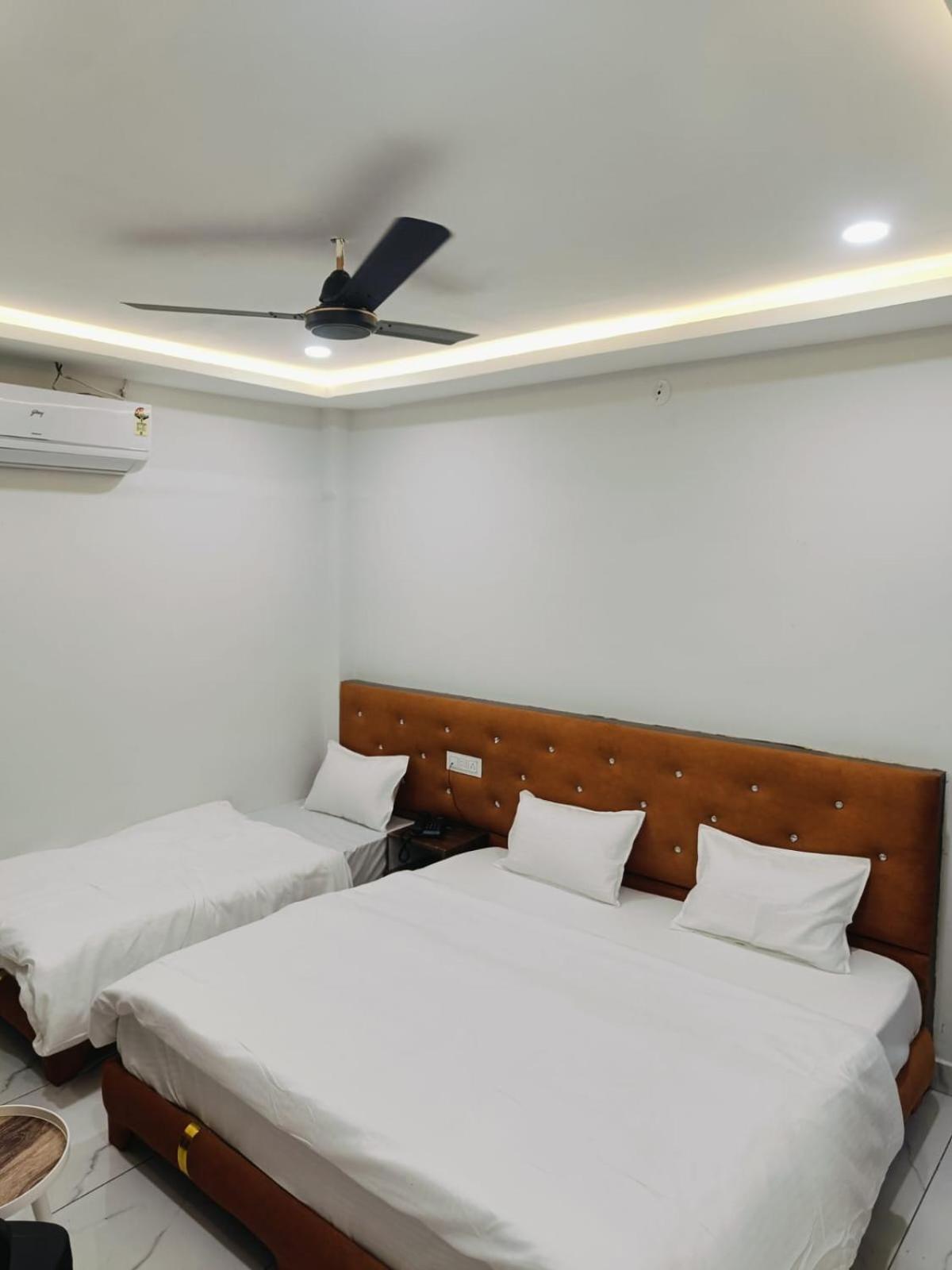 Hotel Shree Kedar Palace Ujjain Exterior photo